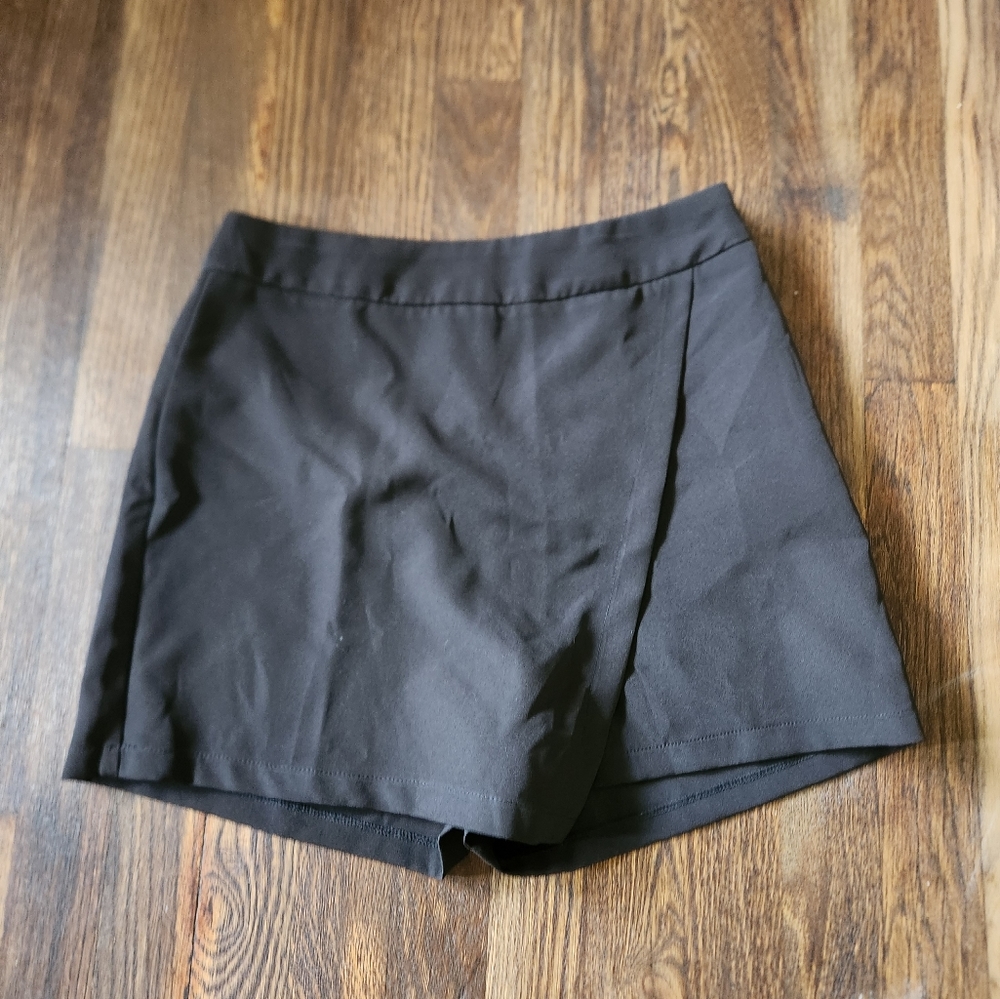 Medium Black mini skort